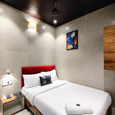 Hotel Eros - Near Airport T2 Mumbai Exterior foto