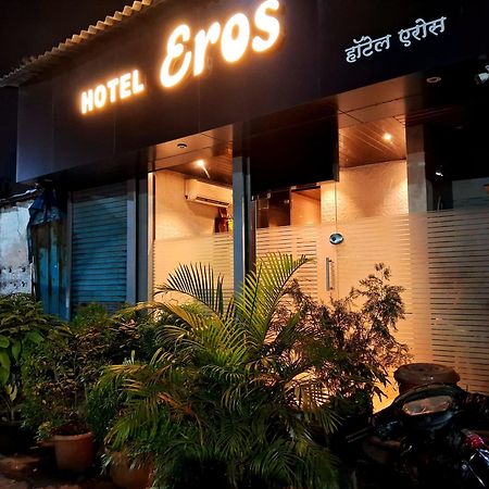 Hotel Eros - Near Airport T2 Mumbai Exterior foto