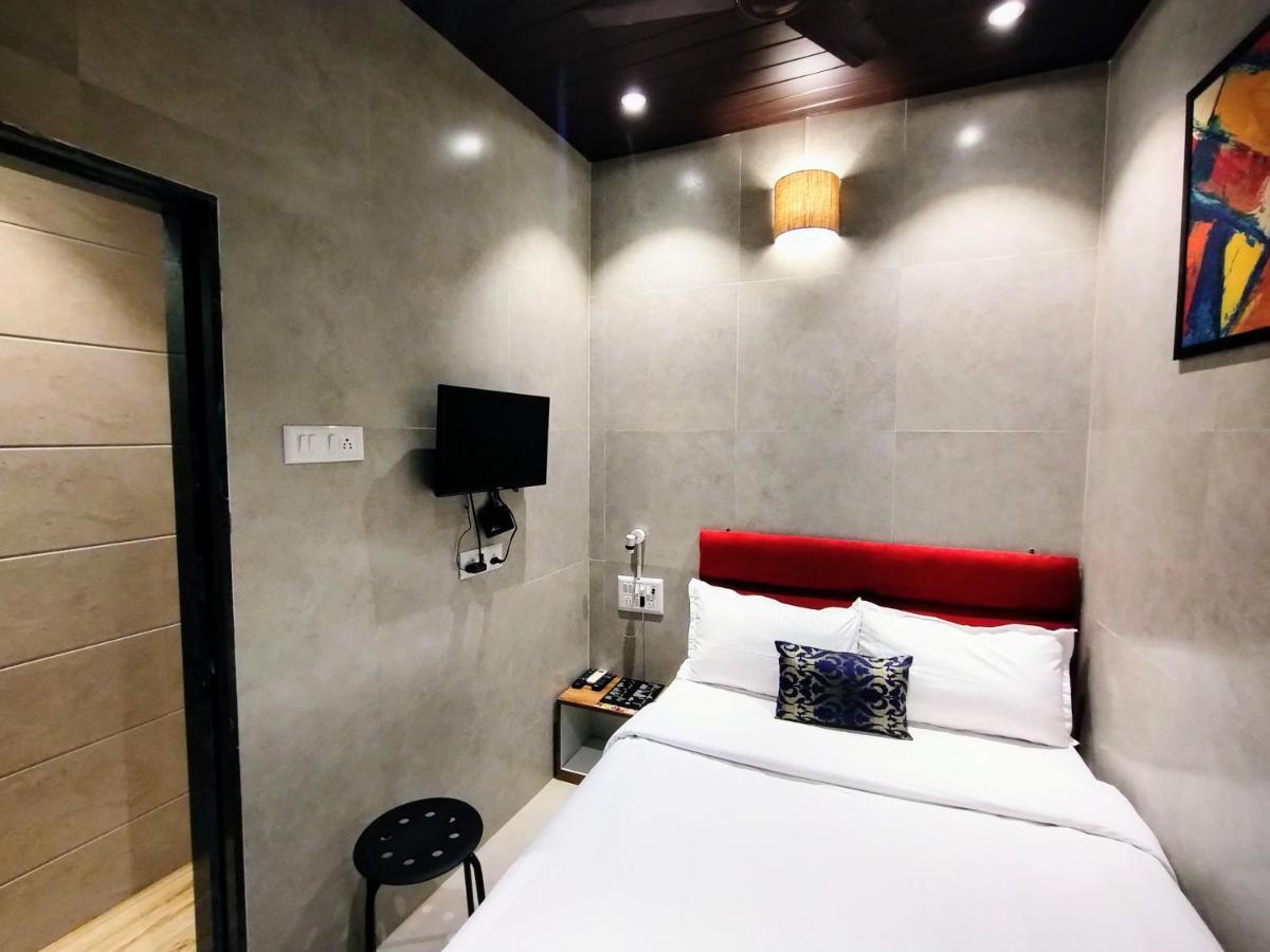 Hotel Eros - Near Airport T2 Mumbai Exterior foto