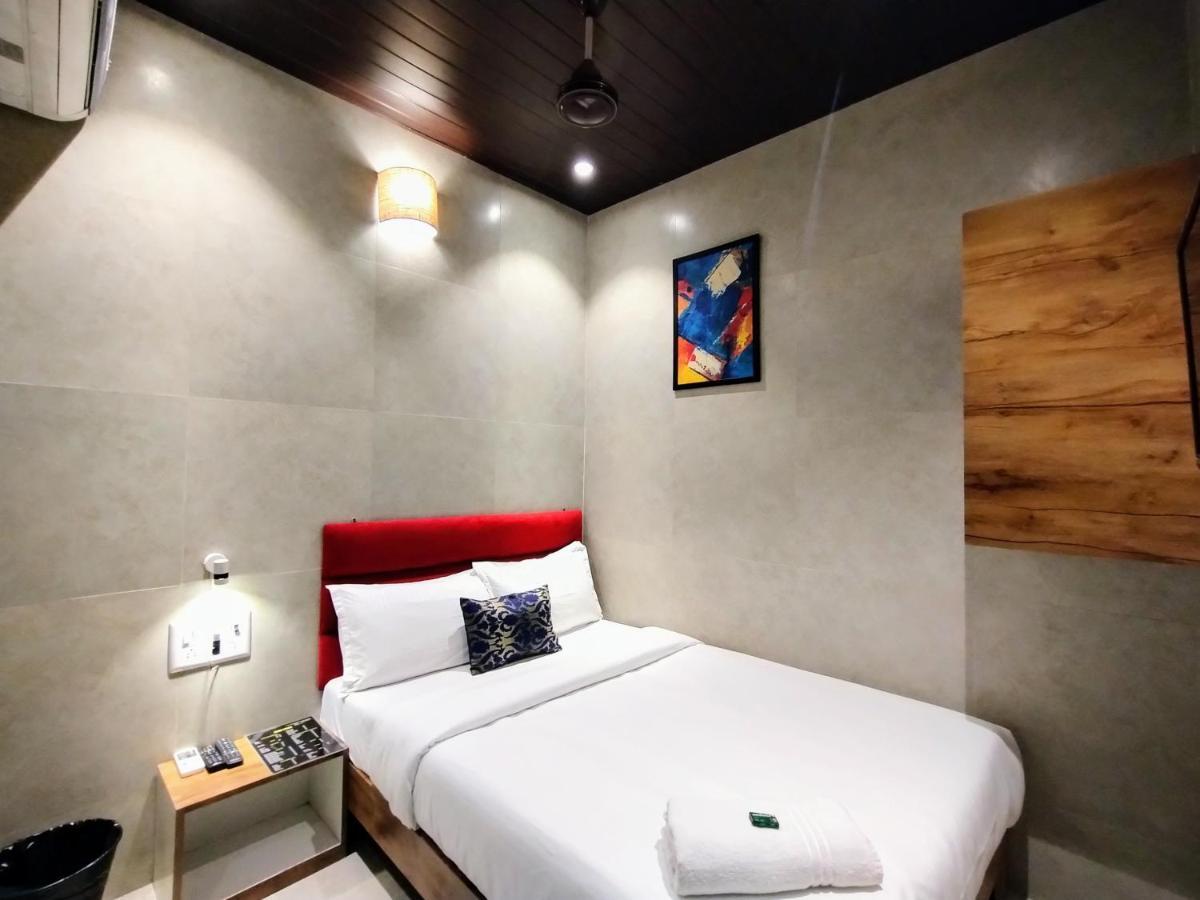 Hotel Eros - Near Airport T2 Mumbai Exterior foto