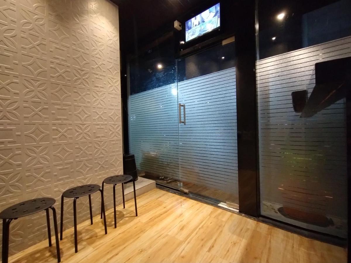 Hotel Eros - Near Airport T2 Mumbai Exterior foto