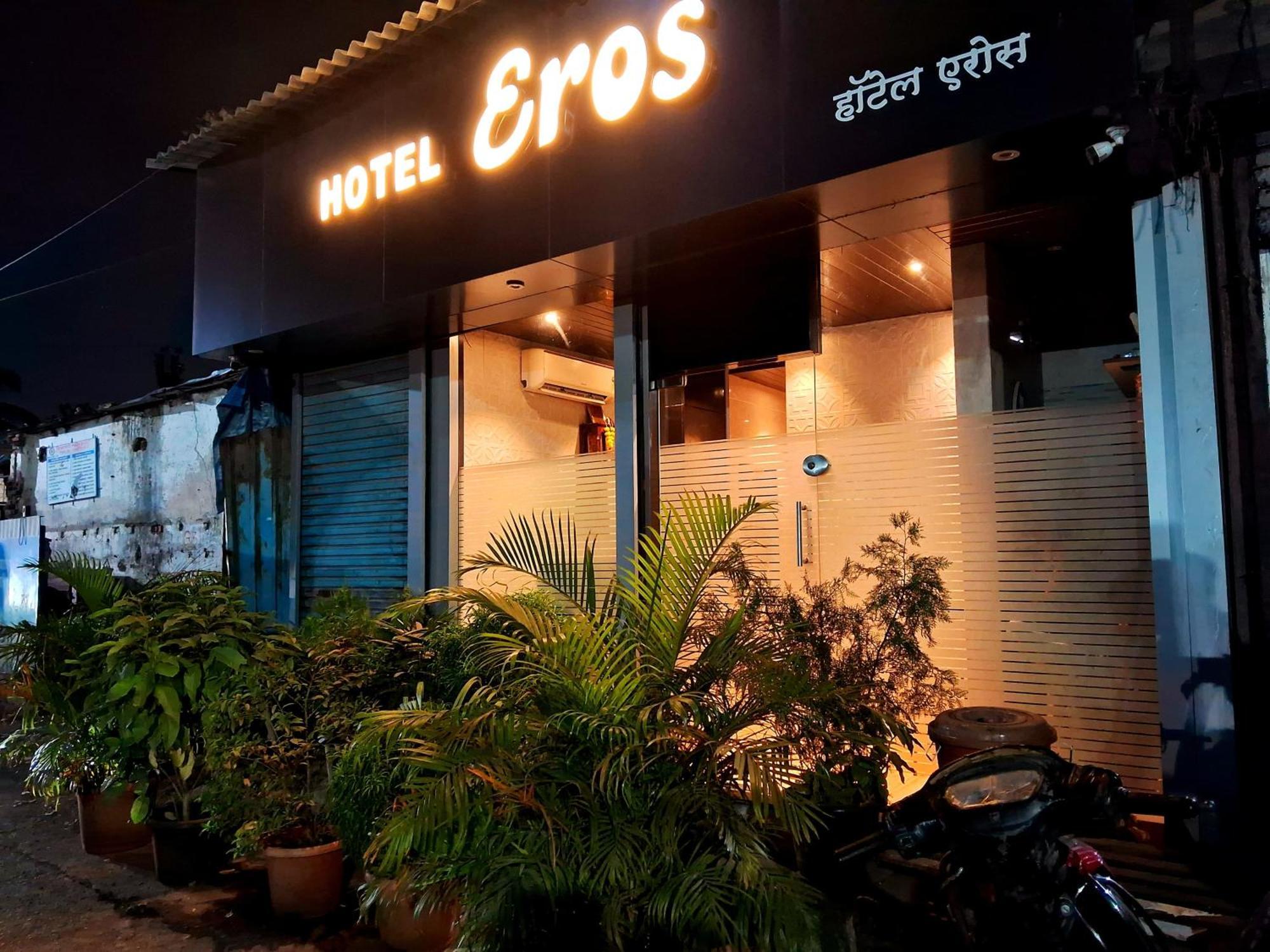 Hotel Eros - Near Airport T2 Mumbai Exterior foto