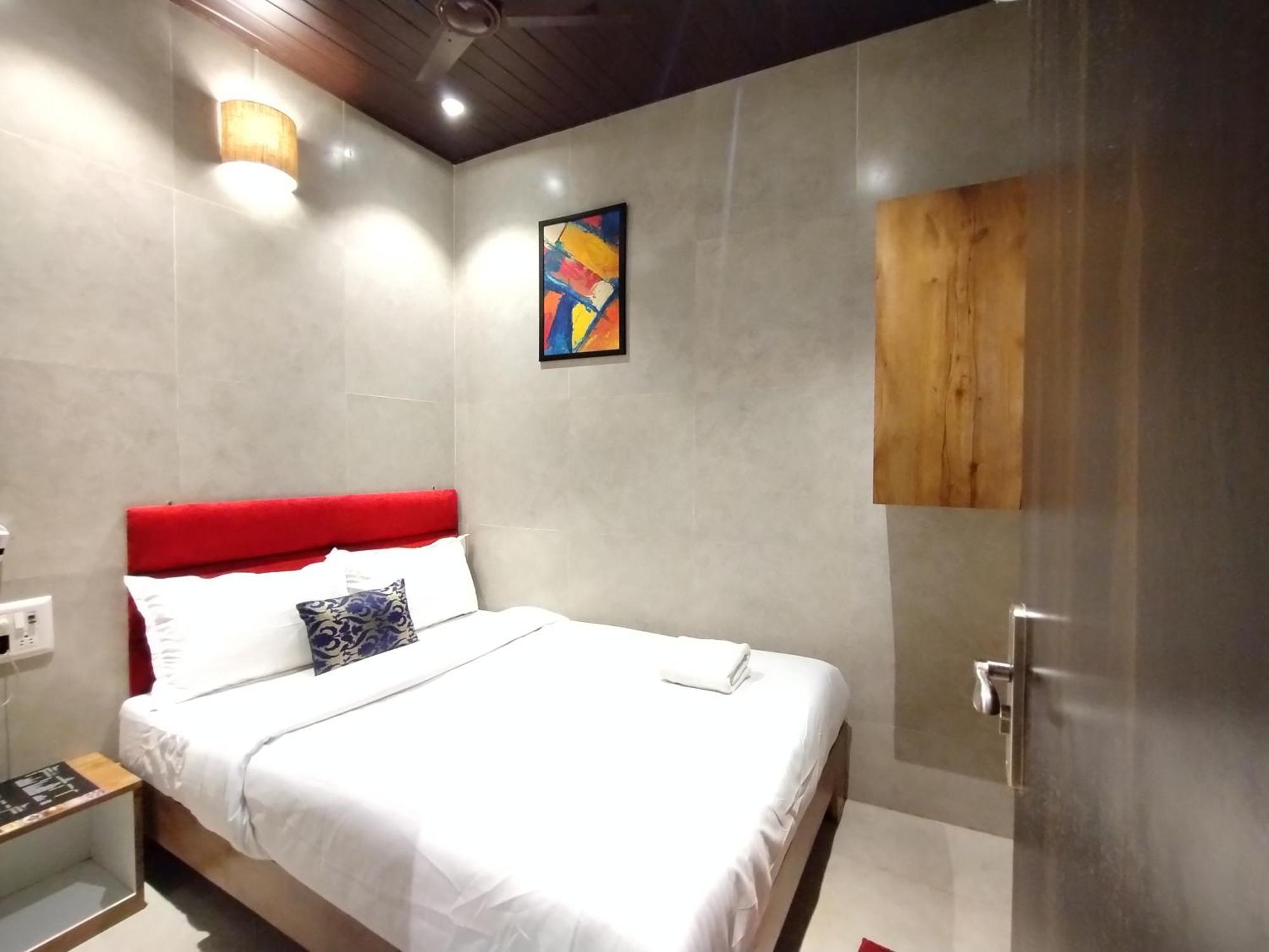 Hotel Eros - Near Airport T2 Mumbai Exterior foto